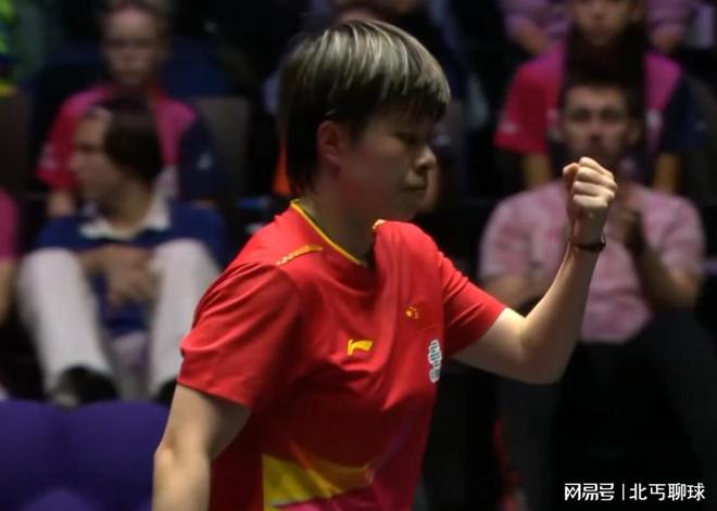 单决赛王艺迪表现得从从容容游刃有余开元ky棋牌4比2击败朱芊曦闯入女(图1) 单决赛王艺迪表现得从从容容游刃有余开元ky棋牌4比2击败朱芊曦闯入女(图1)